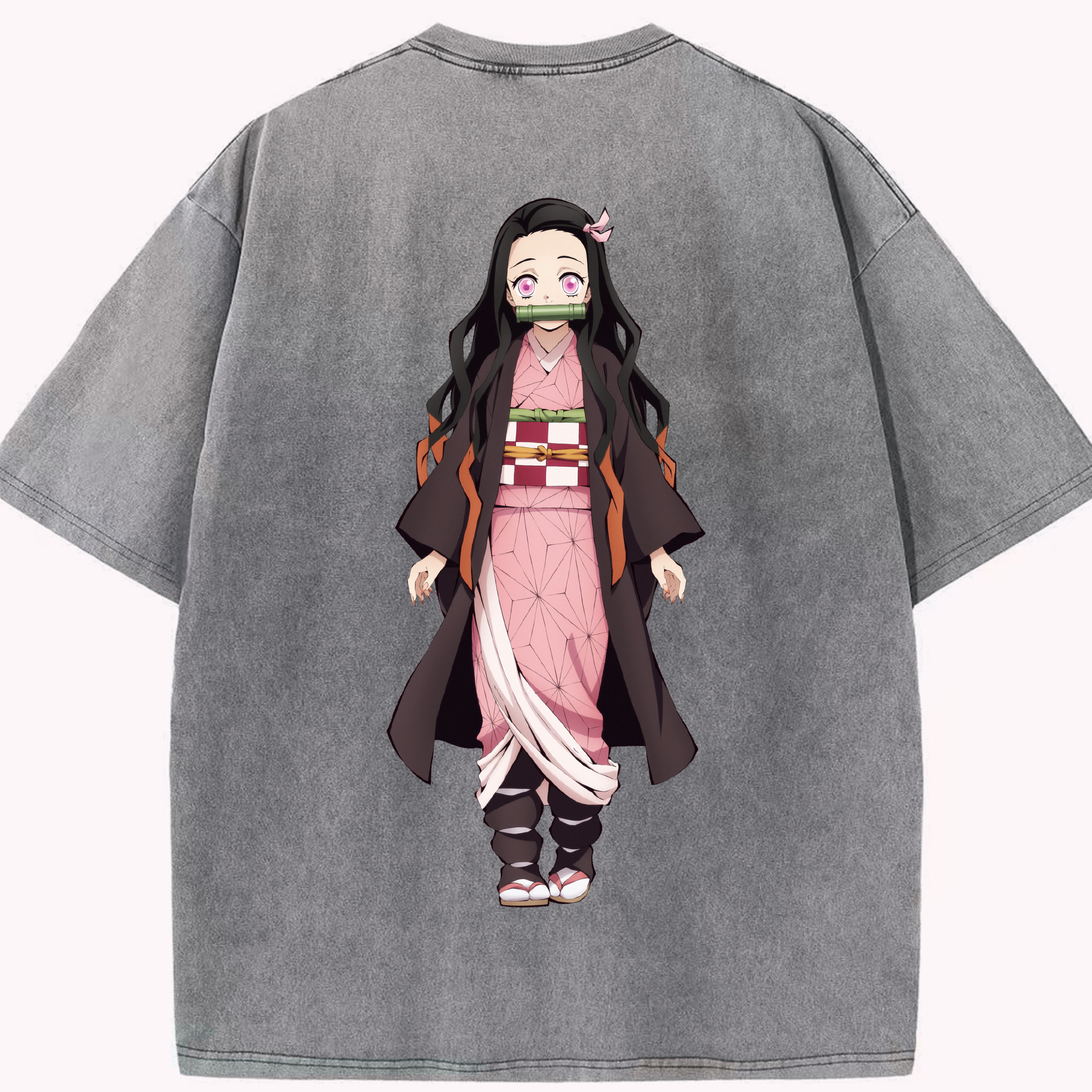 （画像用） 鬼滅の刃（きめつのやいば）竈門 禰󠄀豆子／かまど ねずこ Kamado Nezuko 綿100% ヴィンテージ風 半袖Tシャツ（背面プリント）